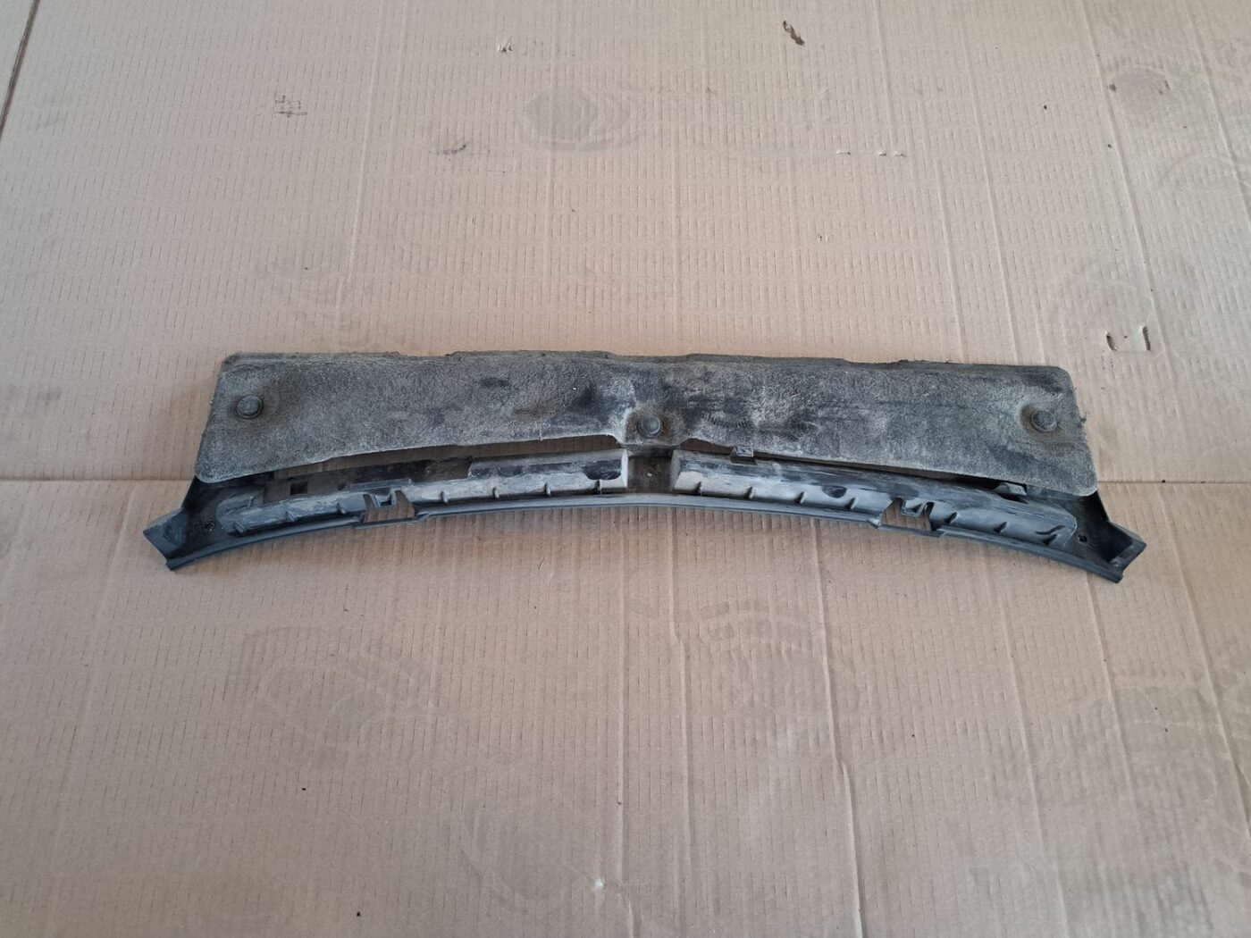 Aizmugurējā bufera centrālais stiprinājums priekš OPEL CORSA 2007 2 Aizmugurējā bufera centrālais stiprinājums priekš OPEL CORSA 2007