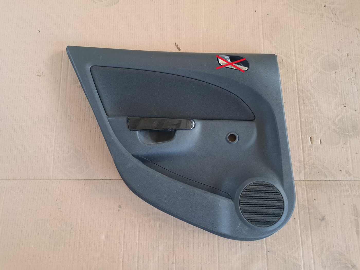 Aizmugurējo kreiso durvju apdare priekš OPEL CORSA 2007