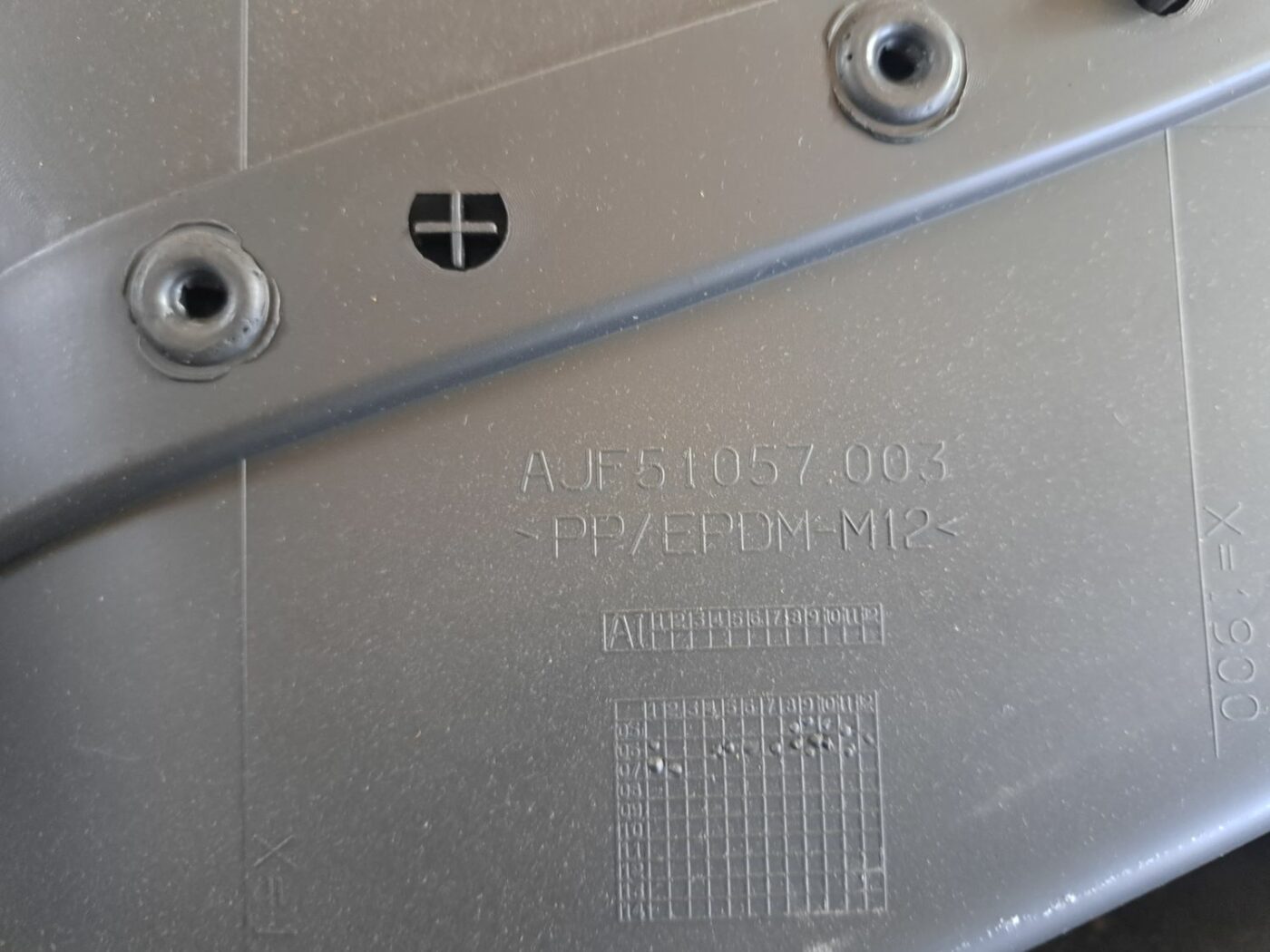 Aizmugurējo kreiso durvju apdare priekš OPEL CORSA 2007