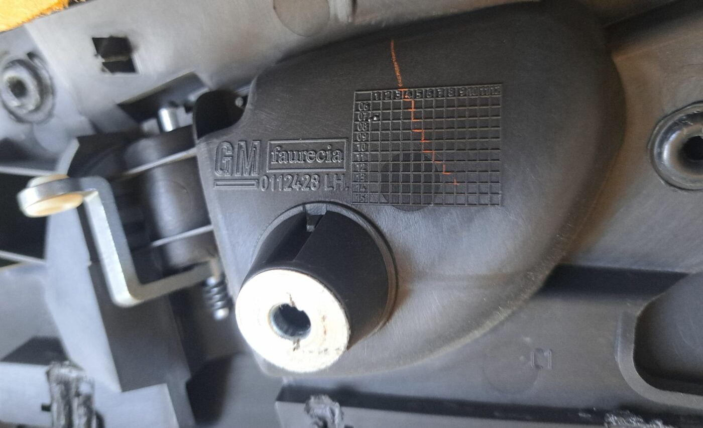 Aizmugurējo kreiso durvju apdare priekš OPEL CORSA 2007