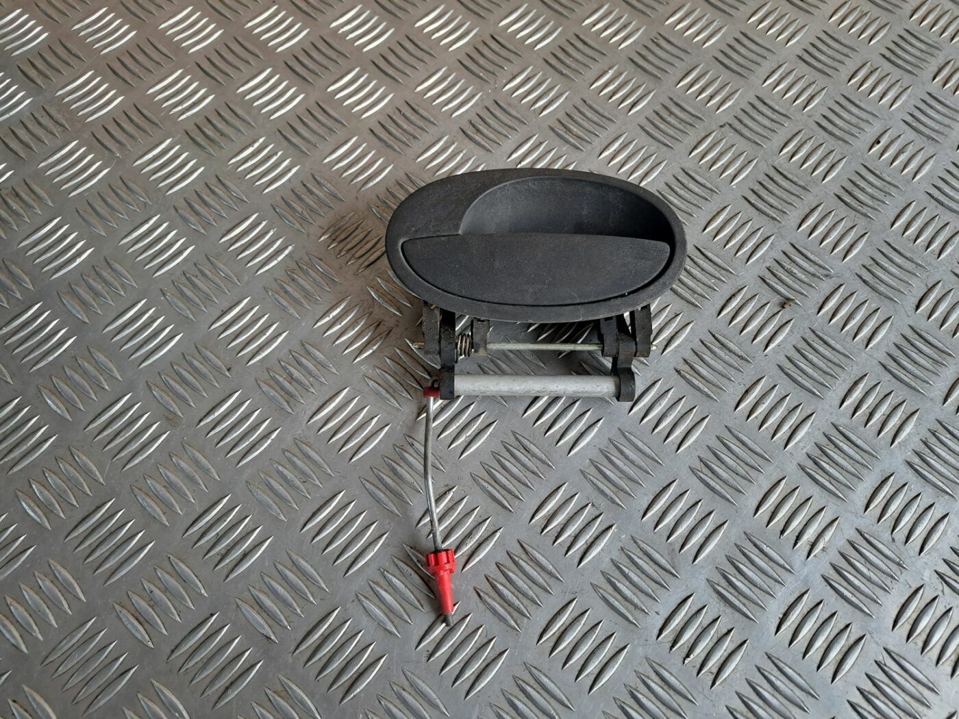 Aizmugurējais kreisais durvju rokturis priekš OPEL MERIVA 2004