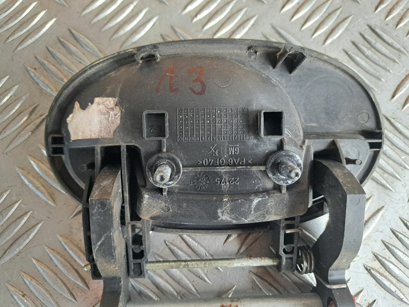 Aizmugurējais kreisais durvju rokturis priekš OPEL MERIVA 2004