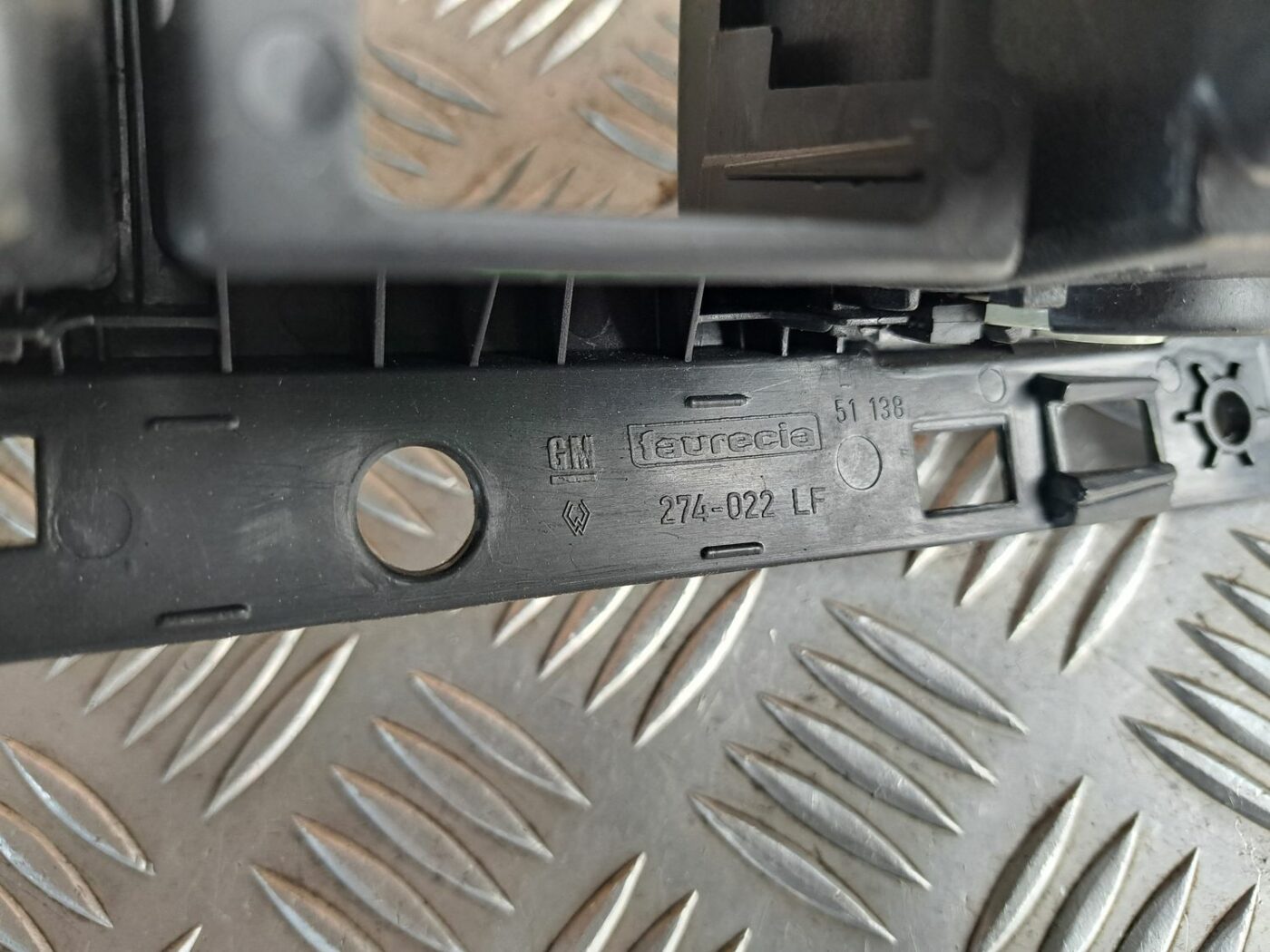 Mērinstrumentu paneļa gaisa vads, centrā priekš OPEL MERIVA 2004 6 Mērinstrumentu paneļa gaisa vads, centrā priekš OPEL MERIVA 2004