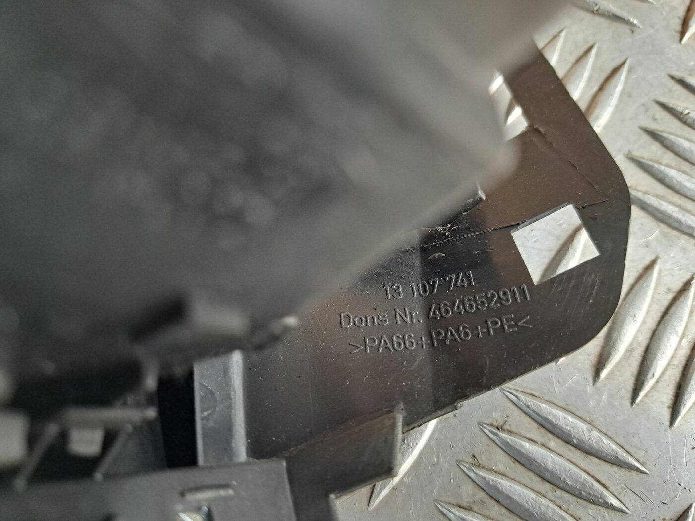 Mērinstrumentu paneļa gaisa vads, centrā priekš OPEL MERIVA 2004 3 Mērinstrumentu paneļa gaisa vads, centrā priekš OPEL MERIVA 2004