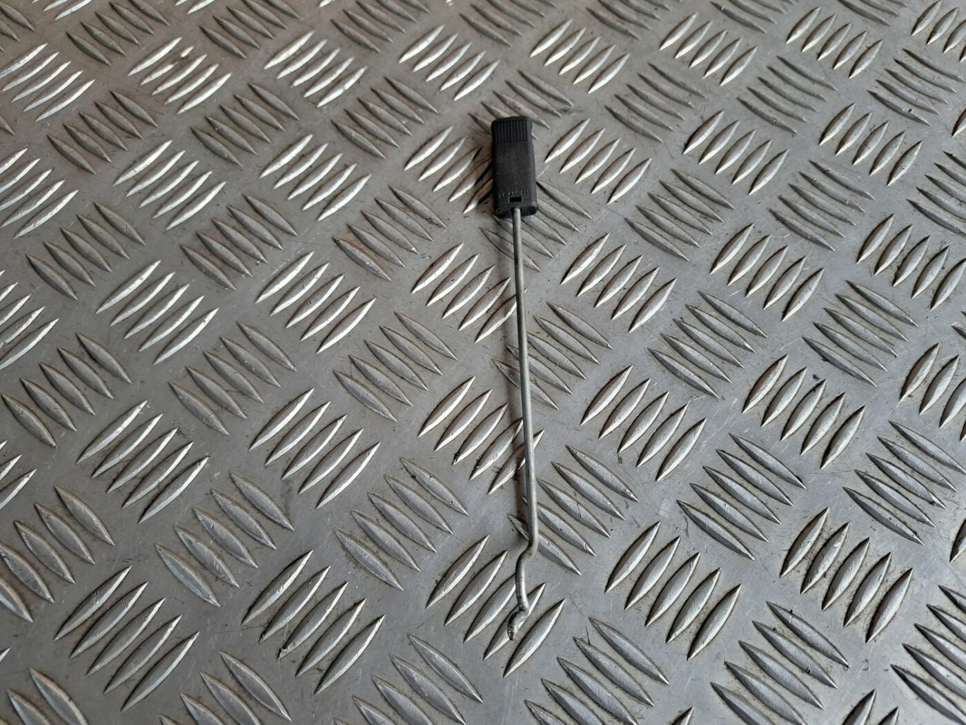 Durvju roktura trose priekš OPEL MERIVA 2004 4 Durvju roktura trose priekš OPEL MERIVA 2004