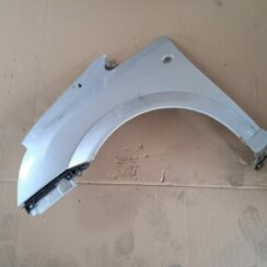 Priekšējais kreisais paspārns priekš OPEL MERIVA 2004