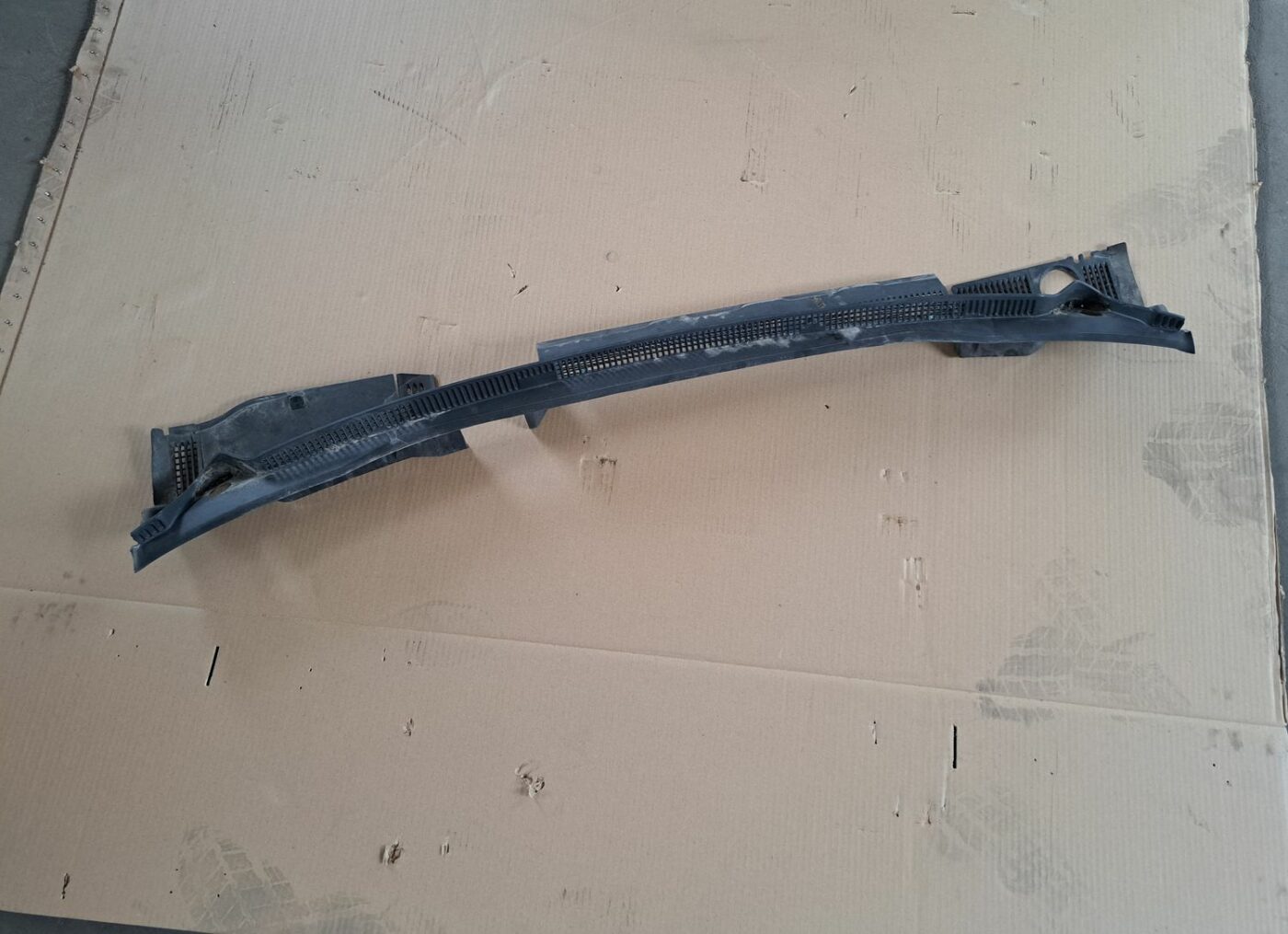 Vējstikla uzlikas (deflektora) režģis priekš OPEL MERIVA 2004 1 Vējstikla uzlikas (deflektora) režģis priekš OPEL MERIVA 2004