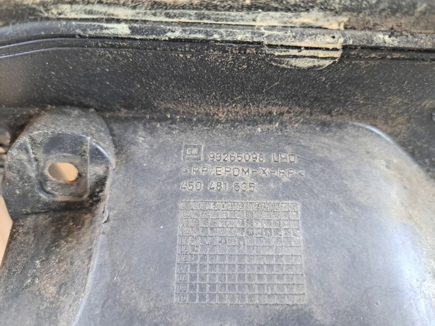 Vējstikla uzlikas (deflektora) režģis priekš OPEL MERIVA 2004 3 Vējstikla uzlikas (deflektora) režģis priekš OPEL MERIVA 2004