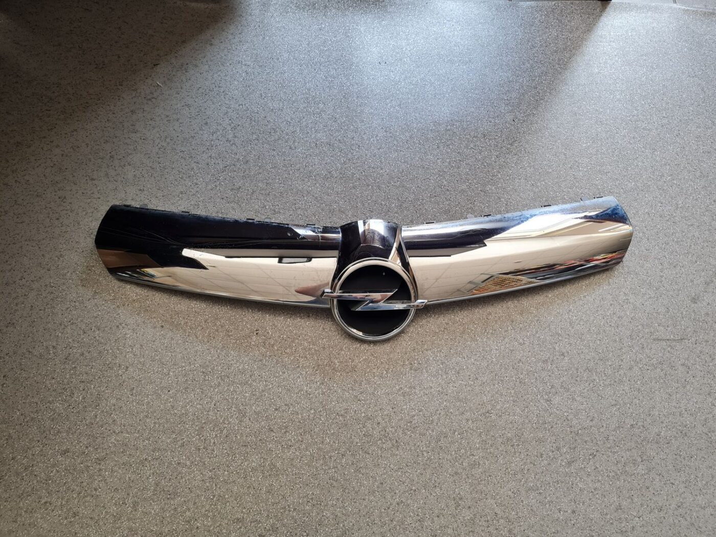 Logotips/Emblema priekš OPEL CORSA 2007 1 Logotips/Emblema priekš OPEL CORSA 2007