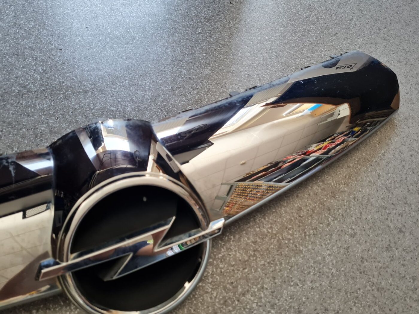 Logotips/Emblema priekš OPEL CORSA 2007 8 Logotips/Emblema priekš OPEL CORSA 2007