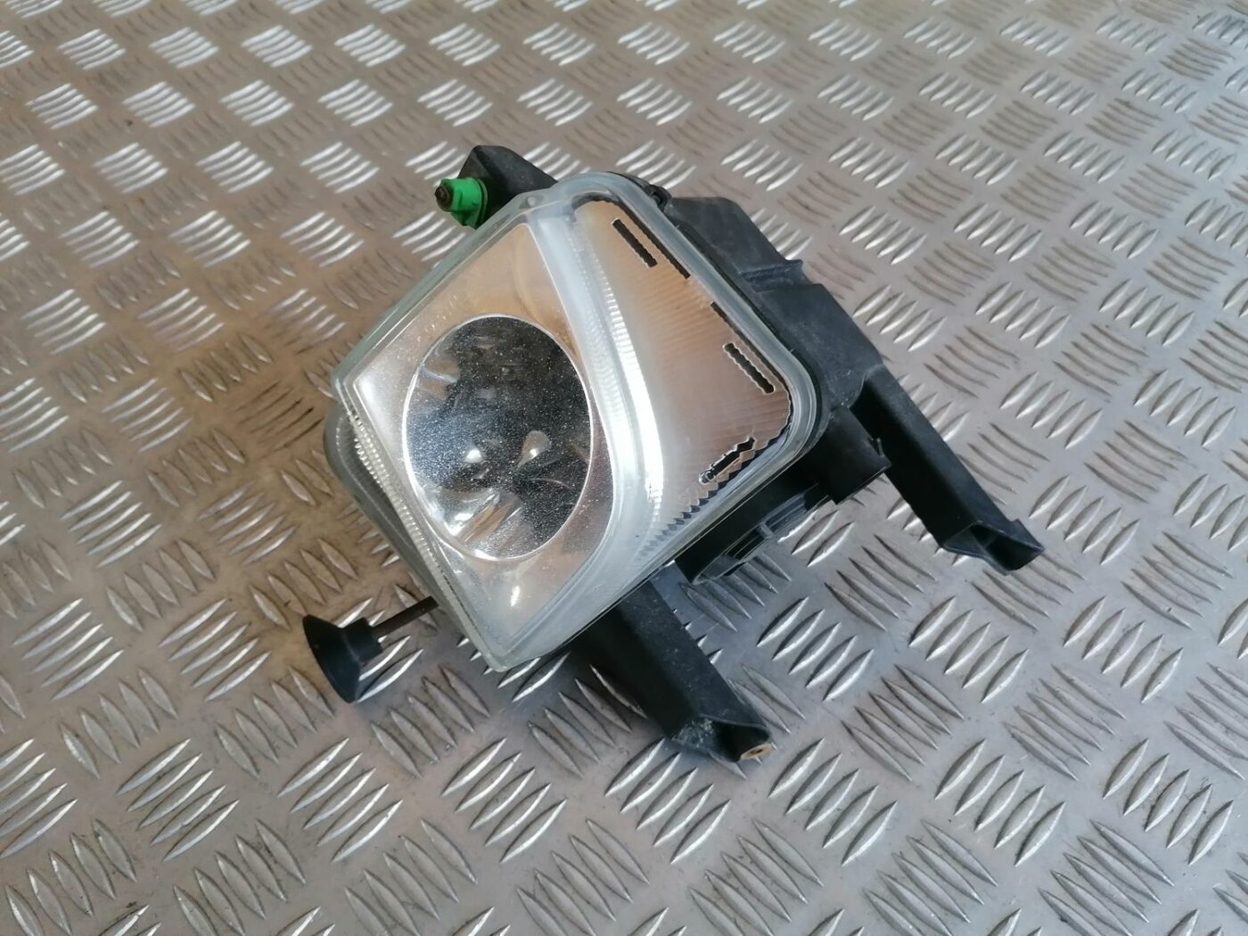 Miglas lukturis priekšā pa kreisi priekš OPEL MERIVA 2004 2 Miglas lukturis priekšā pa kreisi priekš OPEL MERIVA 2004