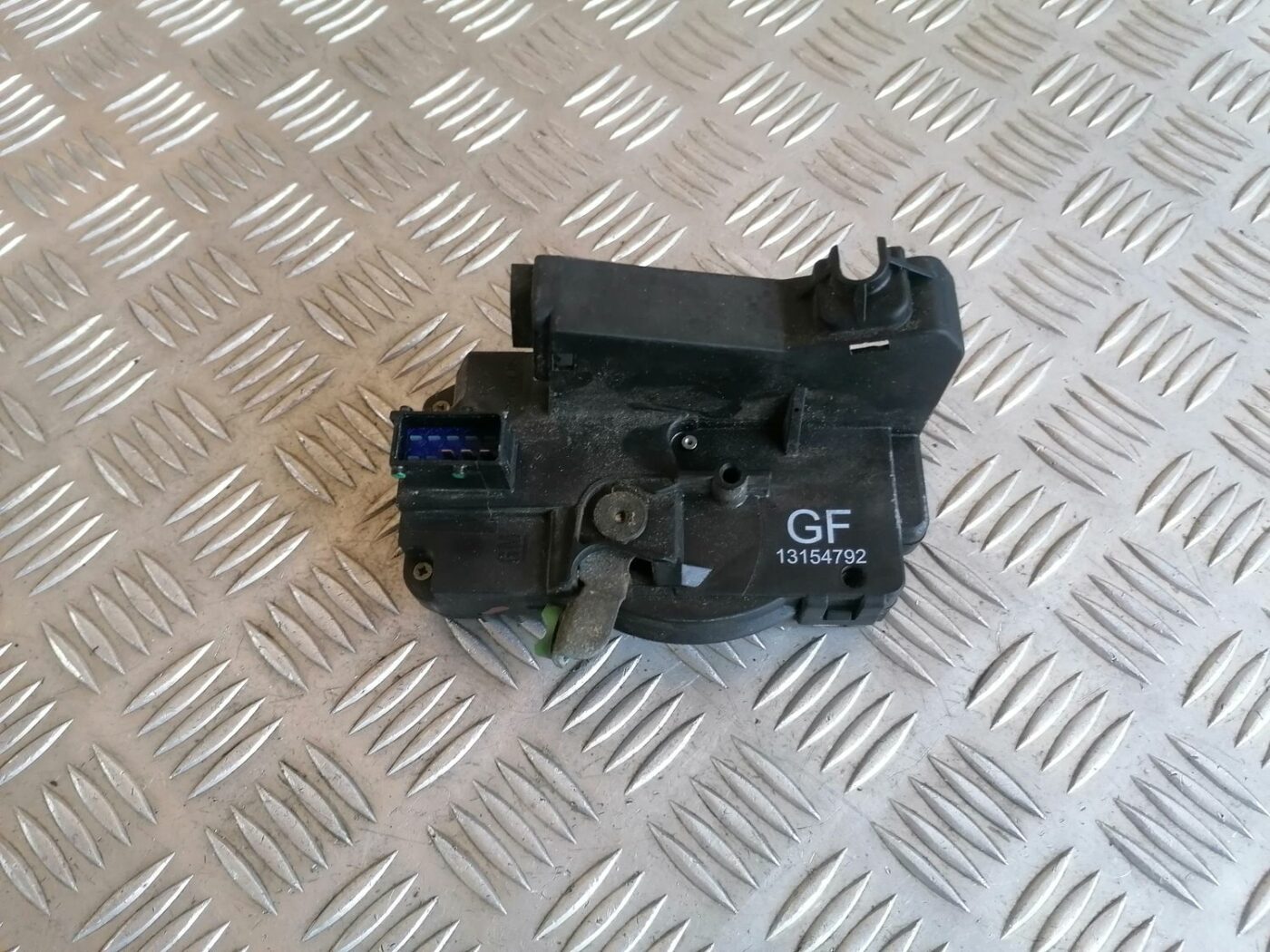 Priekšējo labo durvju slēdzene priekš OPEL MERIVA 2004