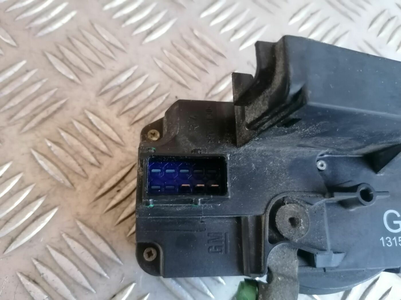 Priekšējo labo durvju slēdzene priekš OPEL MERIVA 2004