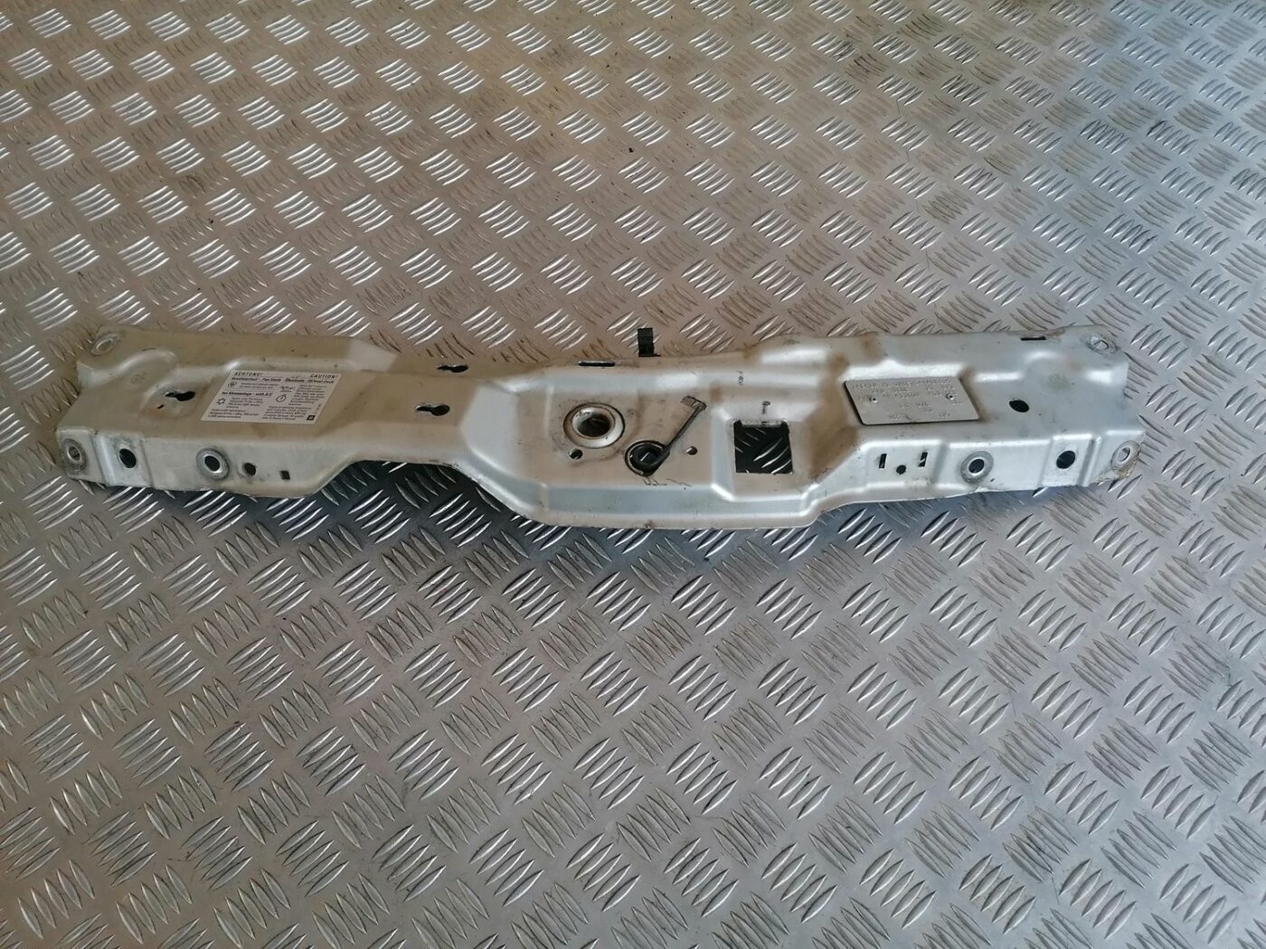 Priekšējā radiatora rāmja augšēja daļa priekš OPEL MERIVA 2004