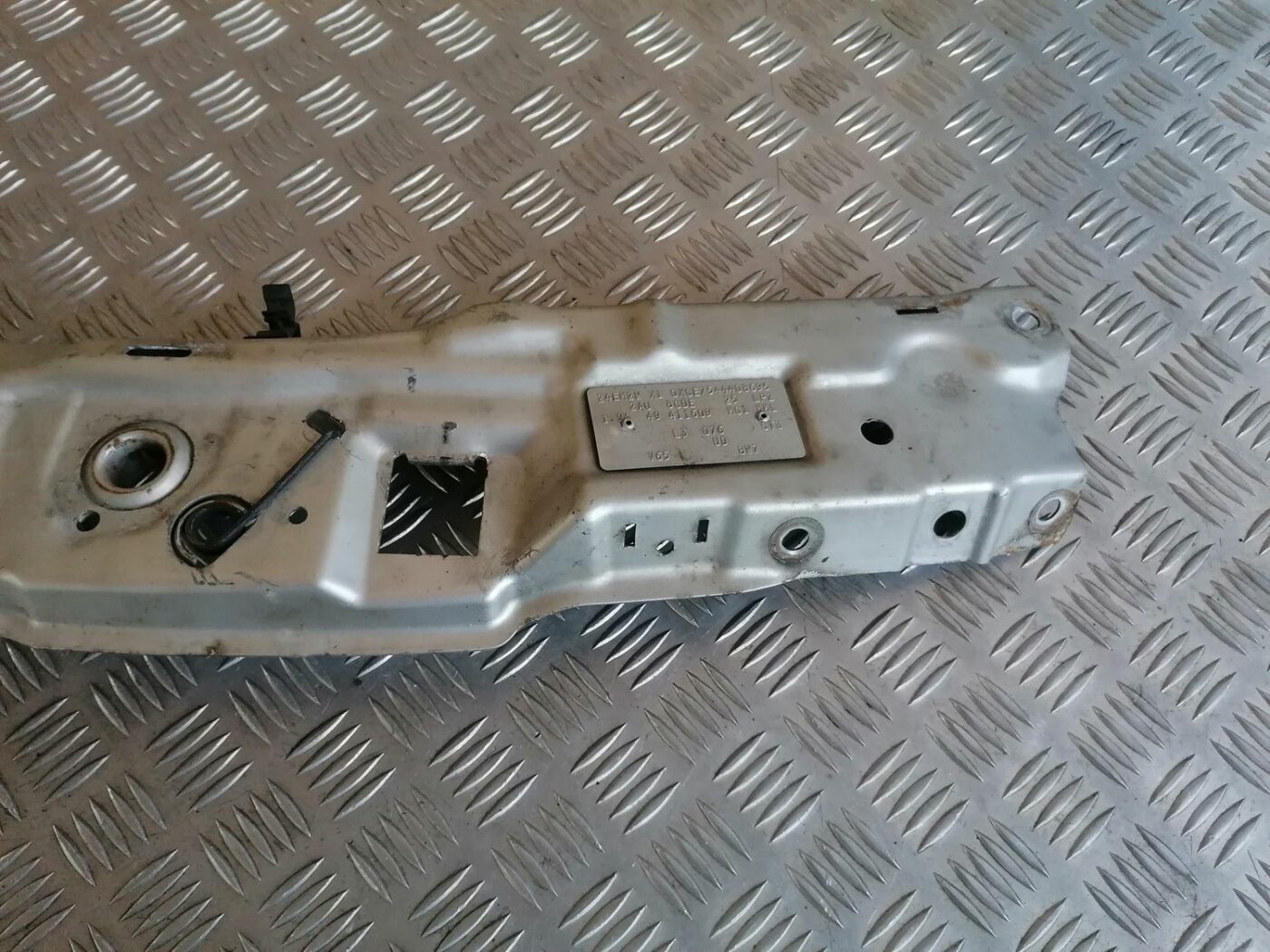 Priekšējā radiatora rāmja augšēja daļa priekš OPEL MERIVA 2004