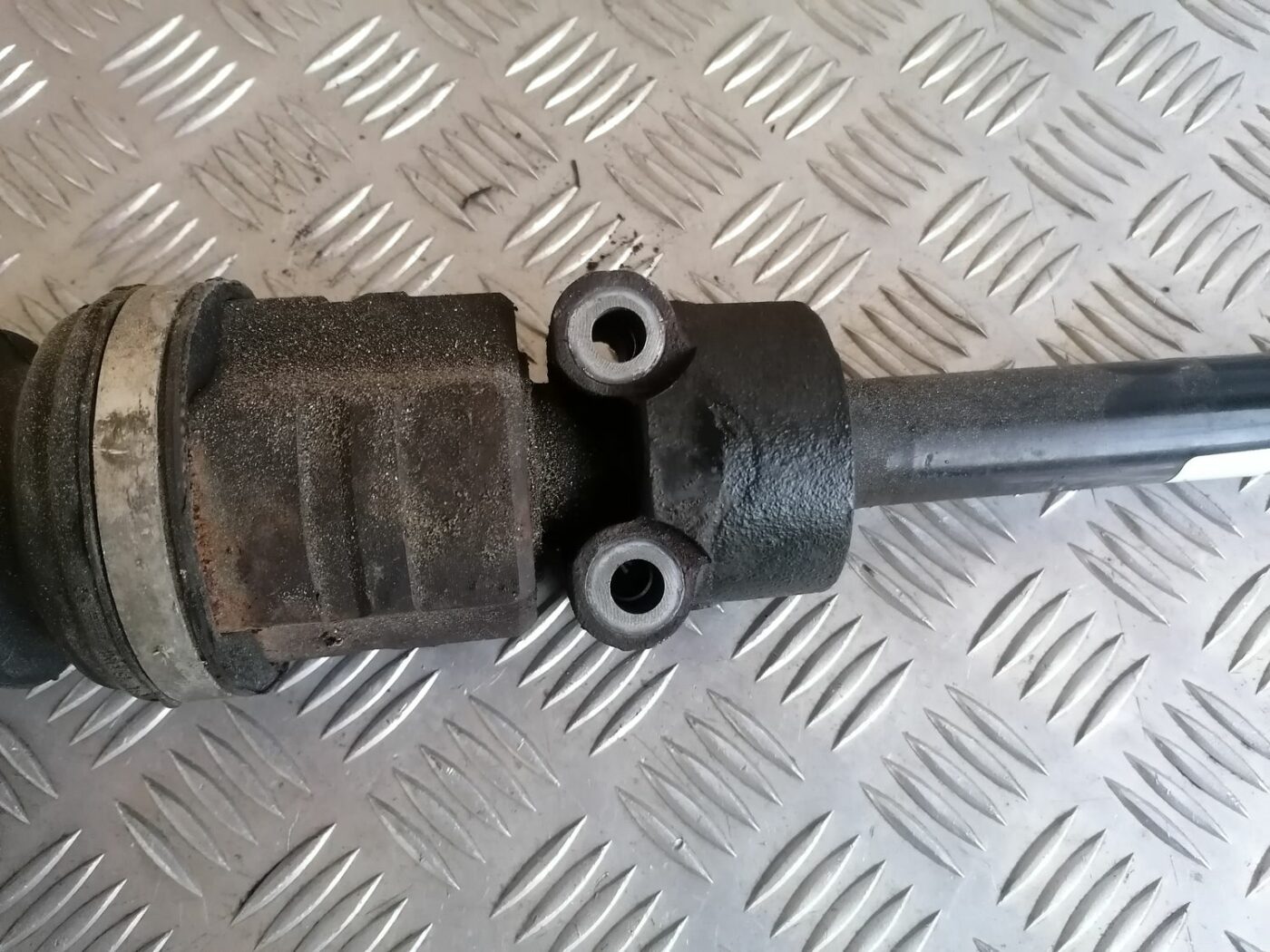 Pusass priekšēja labā priekš OPEL MERIVA 2004 3 Pusass priekšēja labā priekš OPEL MERIVA 2004