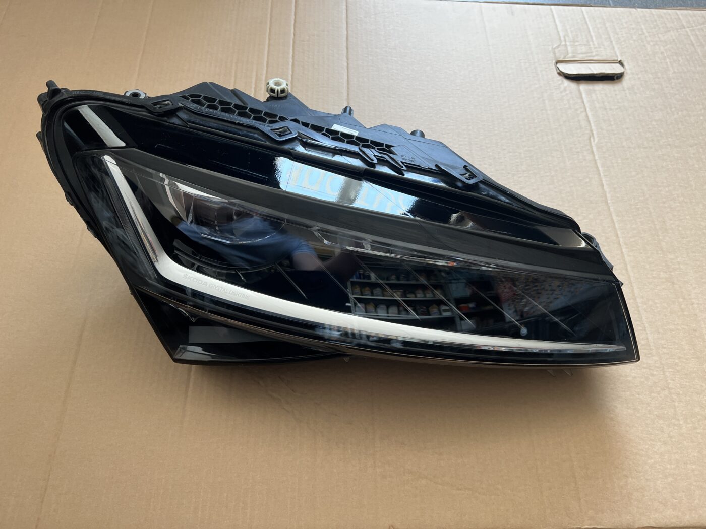 Priekšējais labais lukturis priekš ŠKODA SUPERB 2015-2021