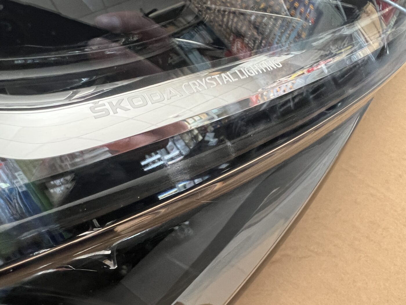 Priekšējais labais lukturis priekš ŠKODA SUPERB 2015-2021