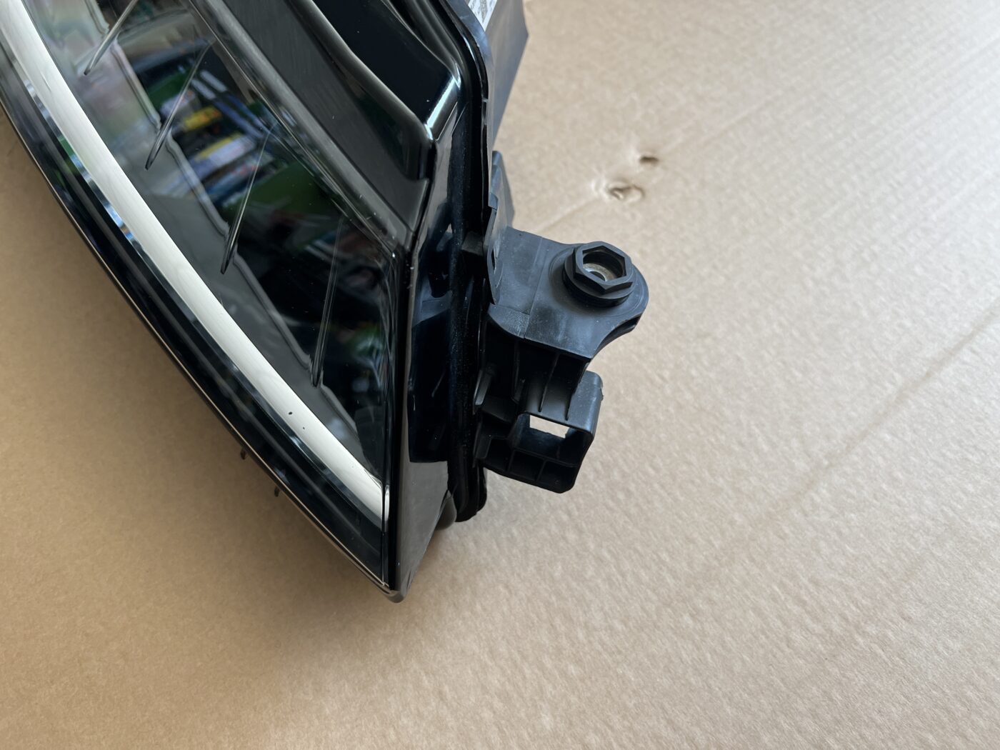 Priekšējais labais lukturis priekš ŠKODA SUPERB 2015-2021