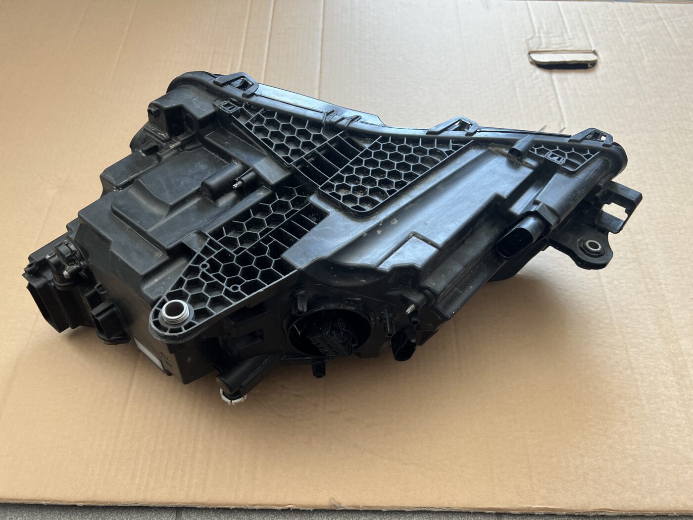 Priekšējais labais lukturis priekš ŠKODA SUPERB 2015-2021