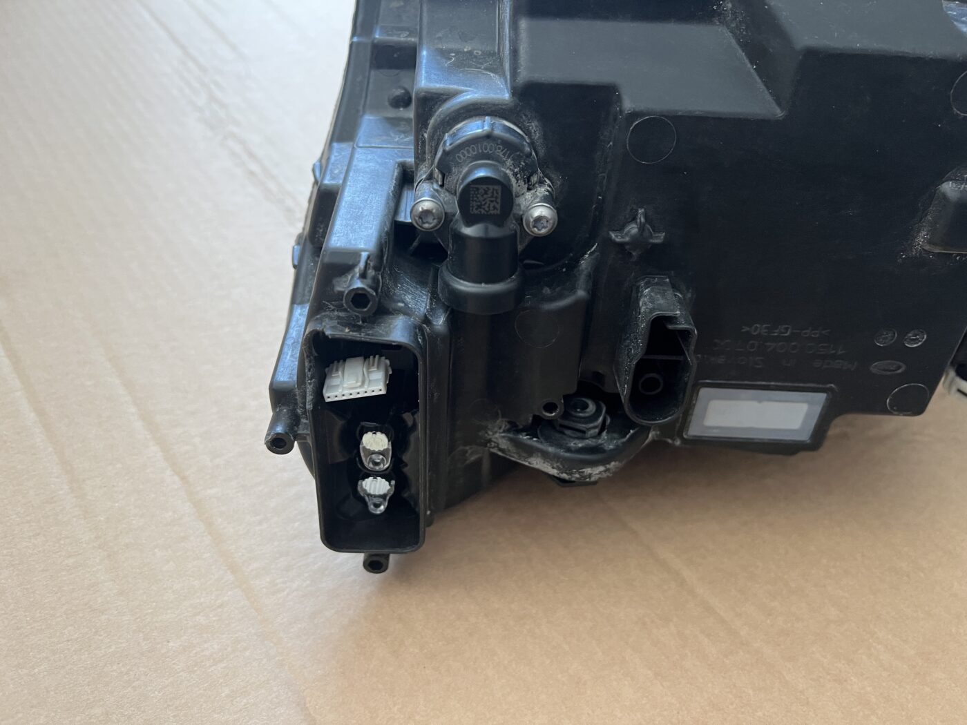 Priekšējais labais lukturis priekš ŠKODA SUPERB 2015-2021