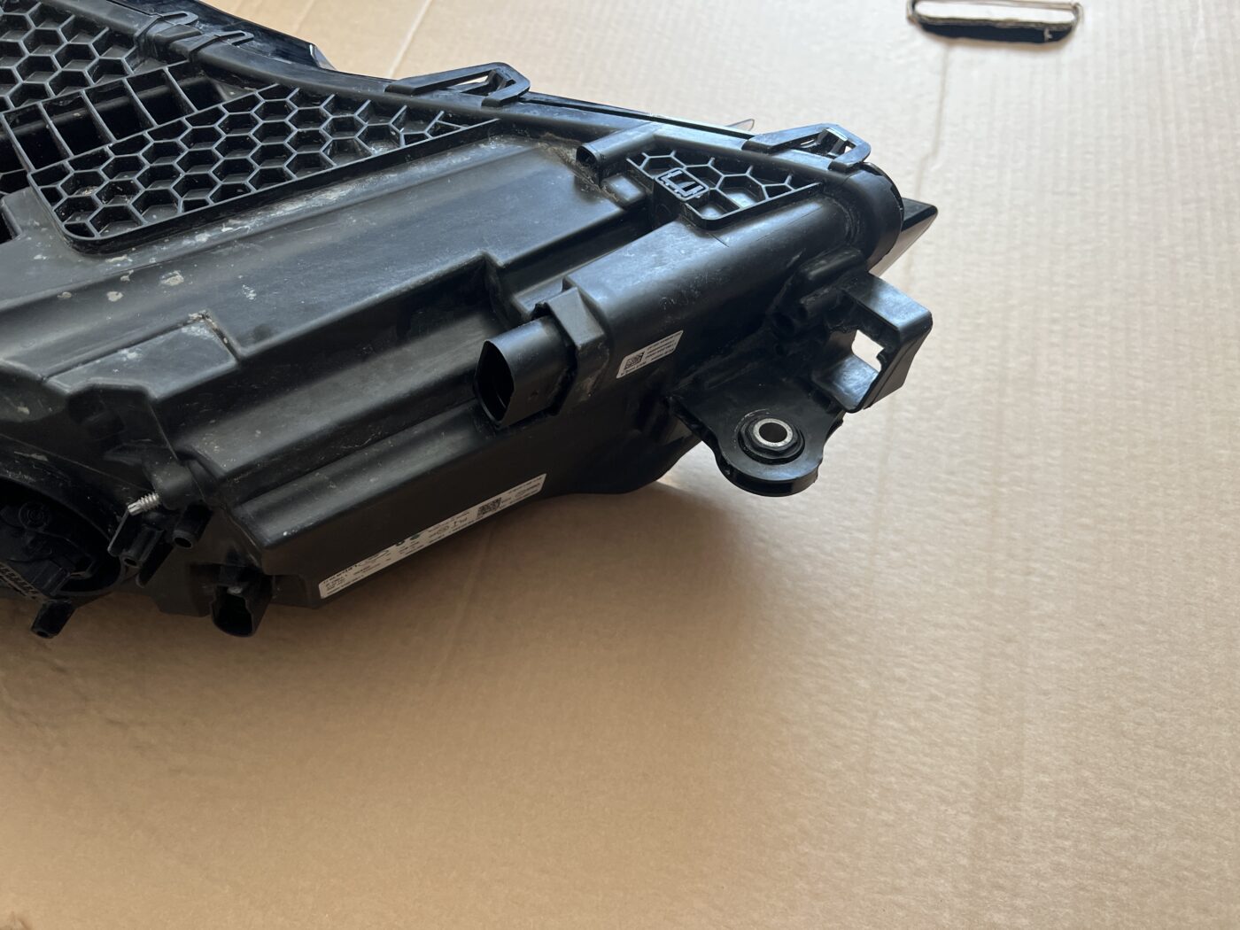 Priekšējais labais lukturis priekš ŠKODA SUPERB 2015-2021