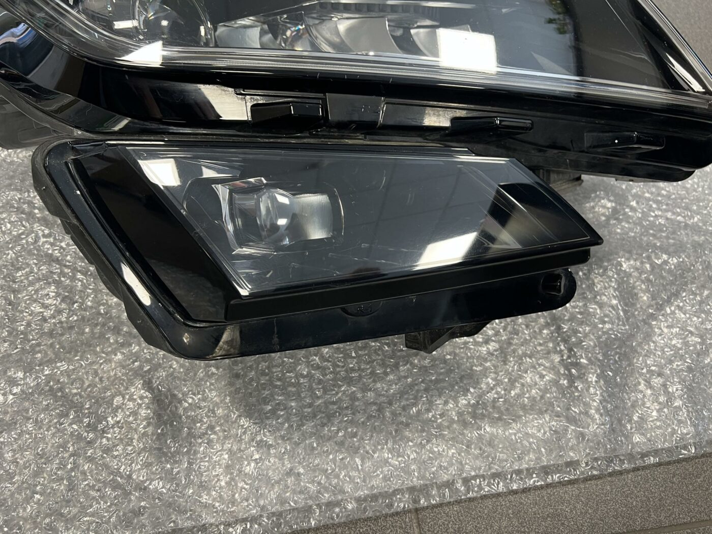 Priekšējais kreisais lukturis priekš Skoda Kodiaq 2017-2022 2 Priekšējais kreisais lukturis priekš Skoda Kodiaq 2017-2022