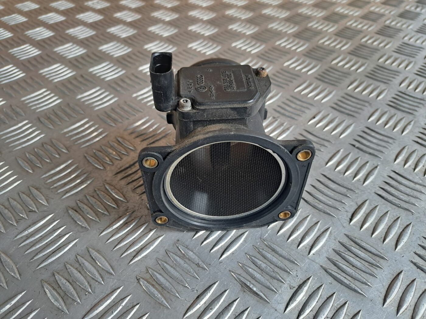 Gaisa plūsmas mērītājs priekš VW GOLF IV 1999 1 Gaisa plūsmas mērītājs priekš VW GOLF IV 1999