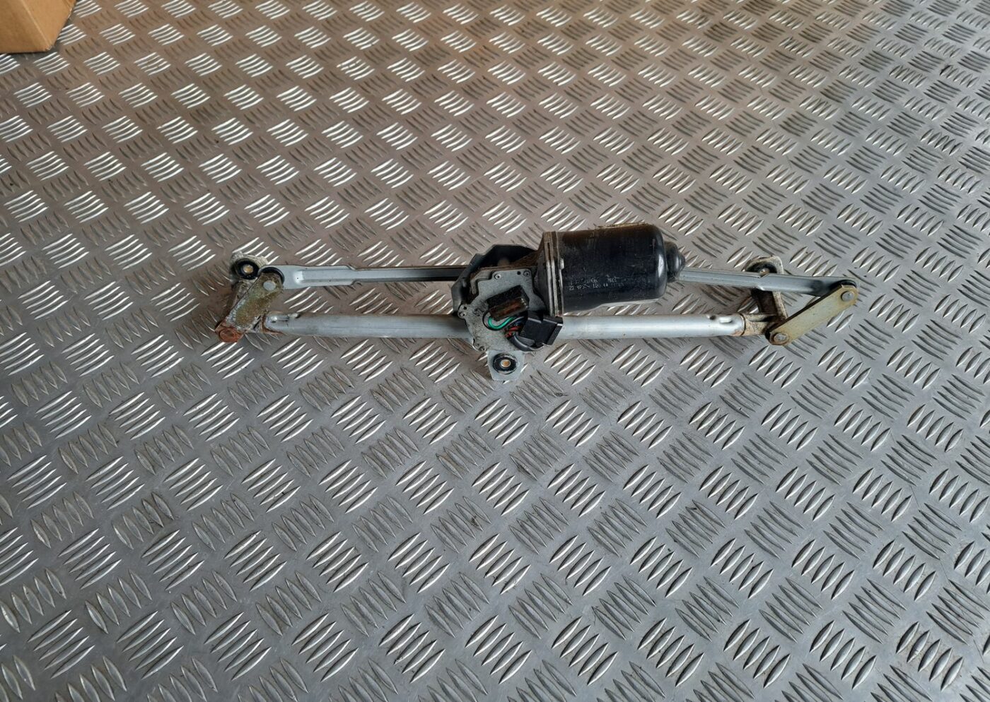 Vējstikla tīrīšanas mehānisms priekš VW GOLF IV 1999