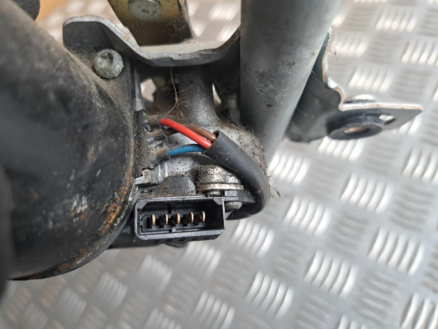 Vējstikla tīrīšanas mehānisms priekš VW GOLF IV 1999