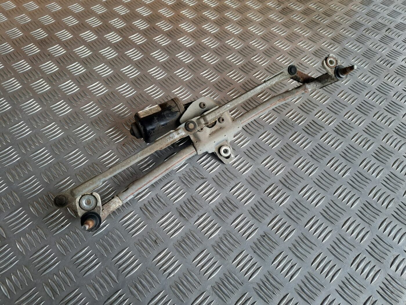 Vējstikla tīrīšanas mehānisms priekš VW GOLF IV 1999