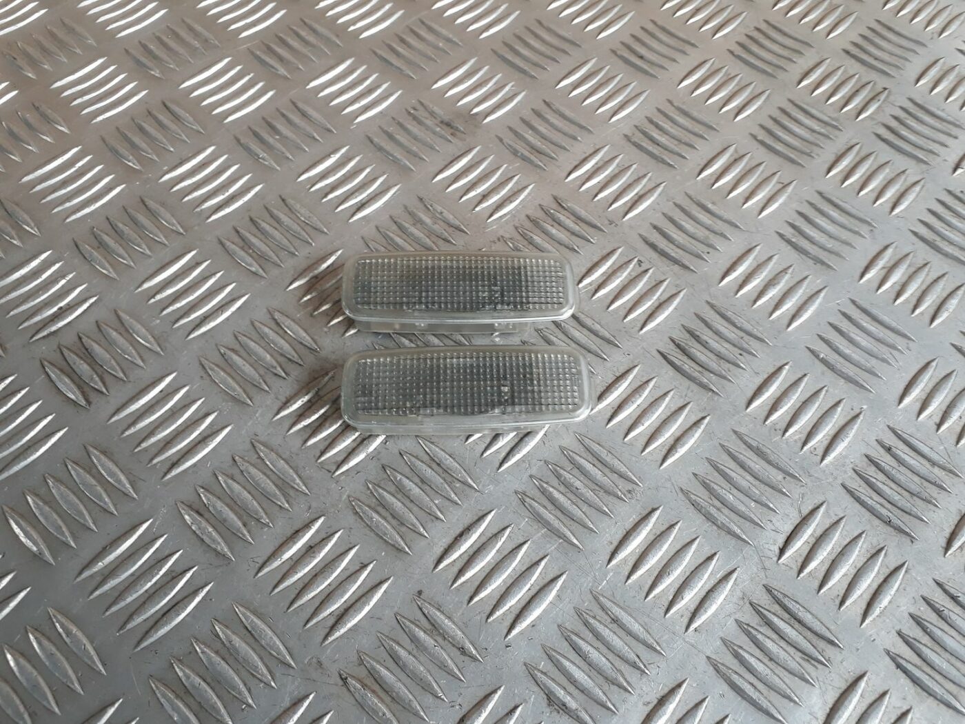 Saules aizsarga apgaismojums priekš AUDI A4 2000 AVANT