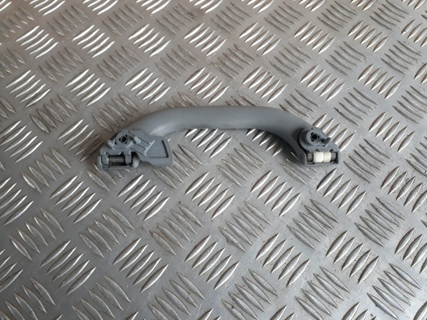 Salona rokturis griestos priekš AUDI A4 2000 AVANT 2 Salona rokturis griestos priekš AUDI A4 2000 AVANT