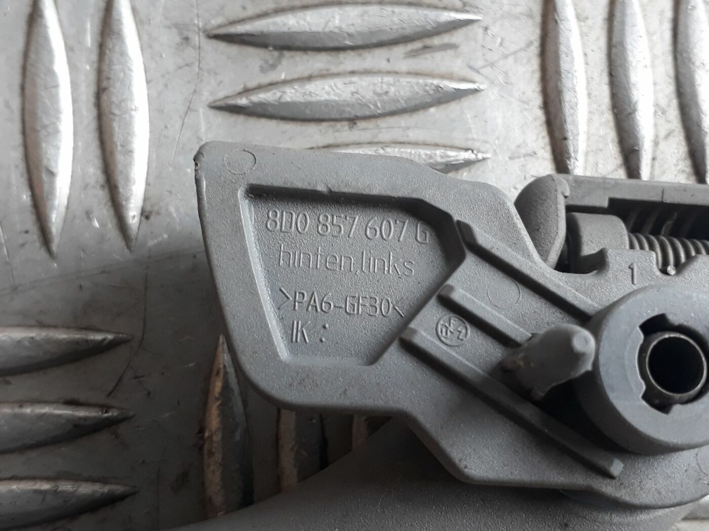 Salona rokturis griestos priekš AUDI A4 2000 AVANT 3 Salona rokturis griestos priekš AUDI A4 2000 AVANT