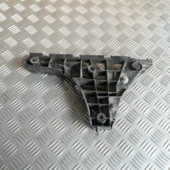 Aizmugurējā spārna un bufera stiprinājums priekš AUDI A4 2000 AVANT