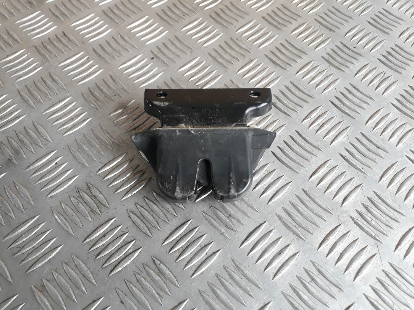 Bagāžnieka vāka slēdzene priekš AUDI A4 2000 AVANT 1 Bagāžnieka vāka slēdzene priekš AUDI A4 2000 AVANT