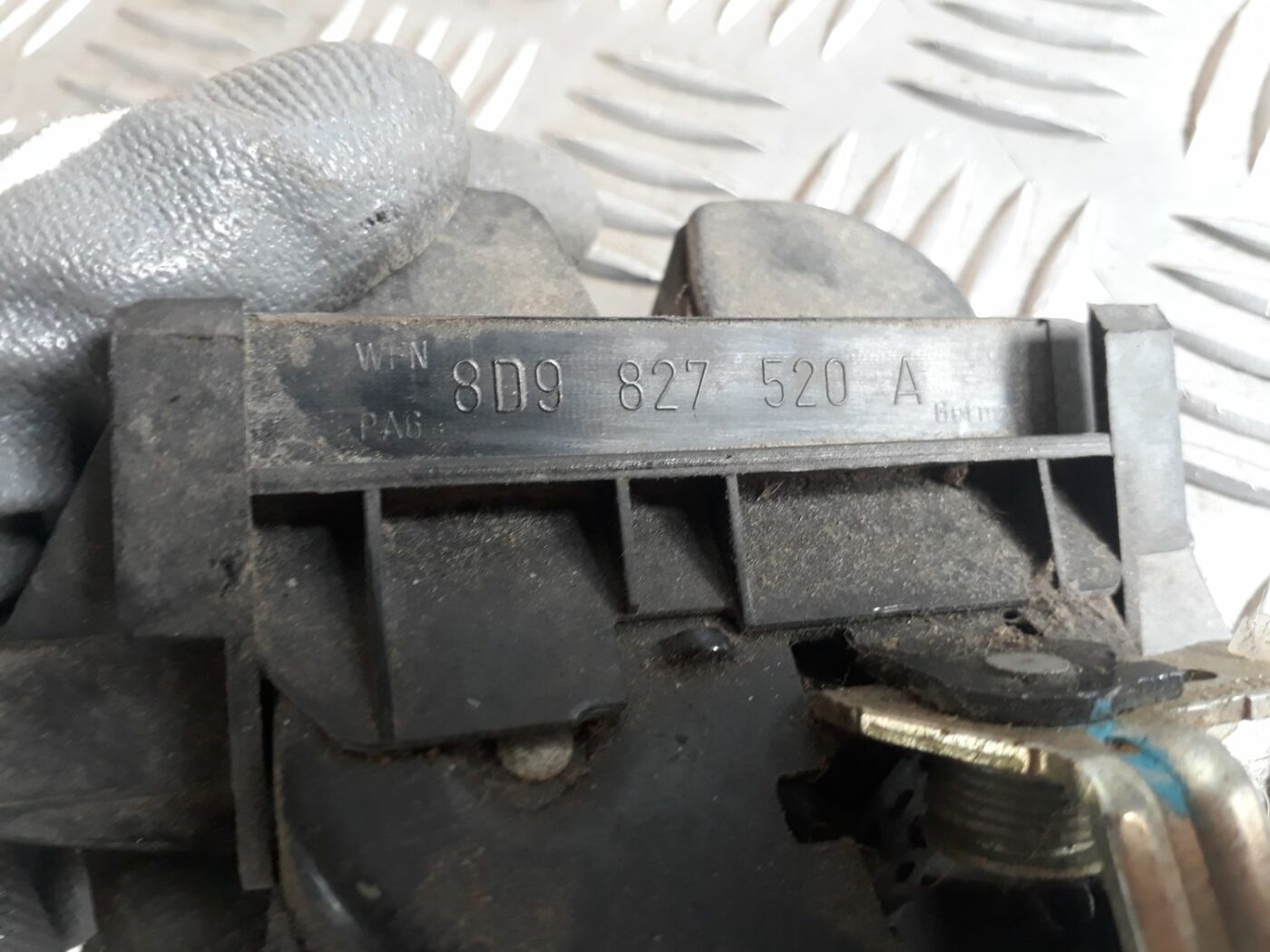 Bagāžnieka vāka slēdzene priekš AUDI A4 2000 AVANT 3 Bagāžnieka vāka slēdzene priekš AUDI A4 2000 AVANT