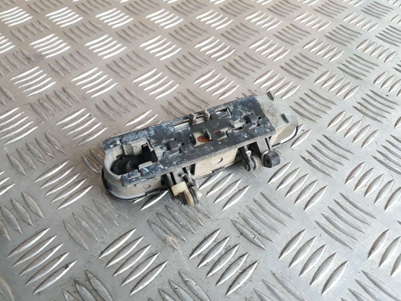 Priekšējāis labais durvju rokturis priekš AUDI A4 2000 AVANT