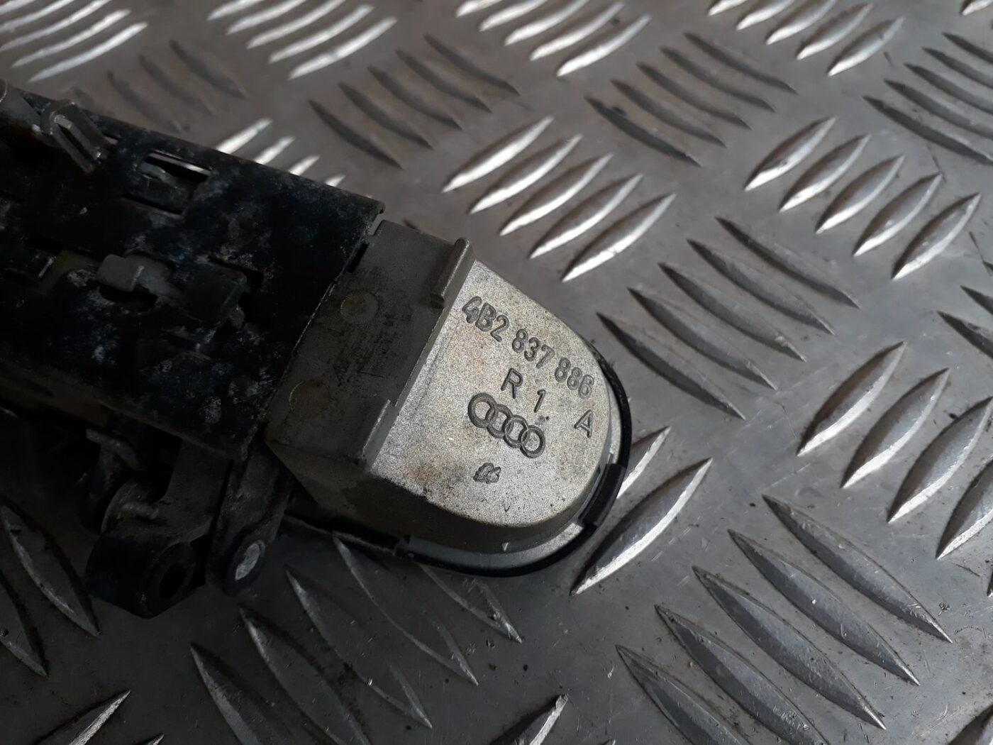 Priekšējāis labais durvju rokturis priekš AUDI A4 2000 AVANT