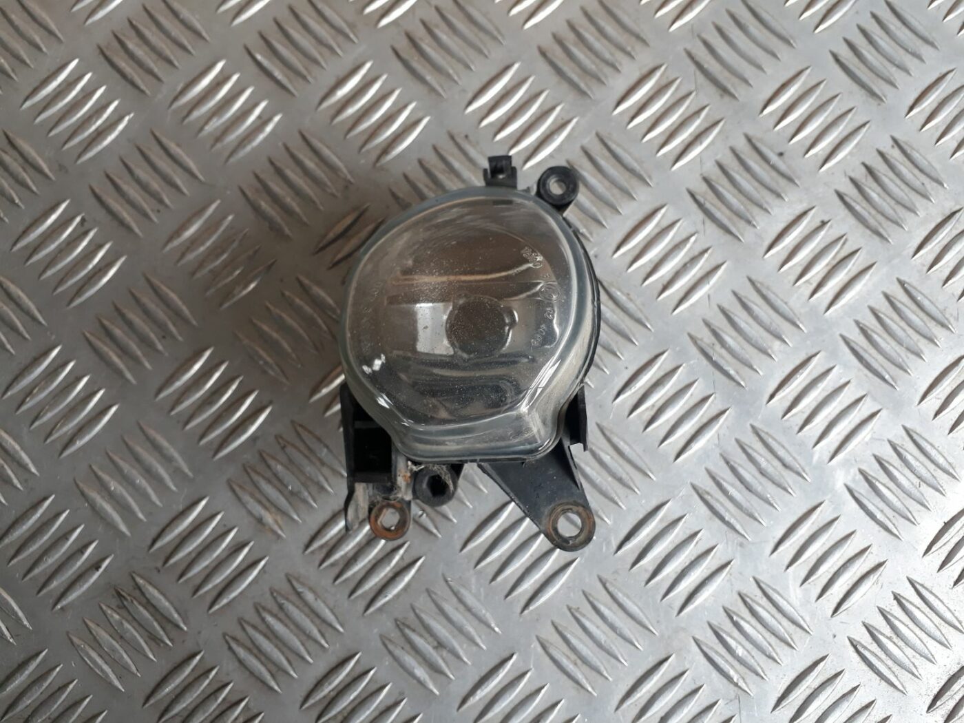 Miglas lukturis priekšā labajā pusē priekš AUDI A4 2000 AVANT 2 Miglas lukturis priekšā labajā pusē priekš AUDI A4 2000 AVANT