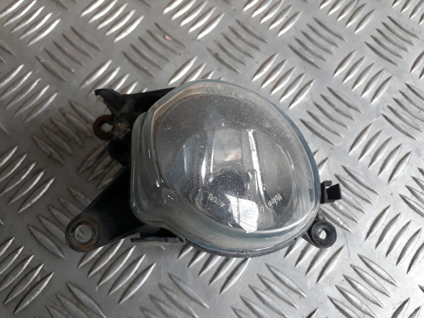 Miglas lukturis priekšā labajā pusē priekš AUDI A4 2000 AVANT 3 Miglas lukturis priekšā labajā pusē priekš AUDI A4 2000 AVANT