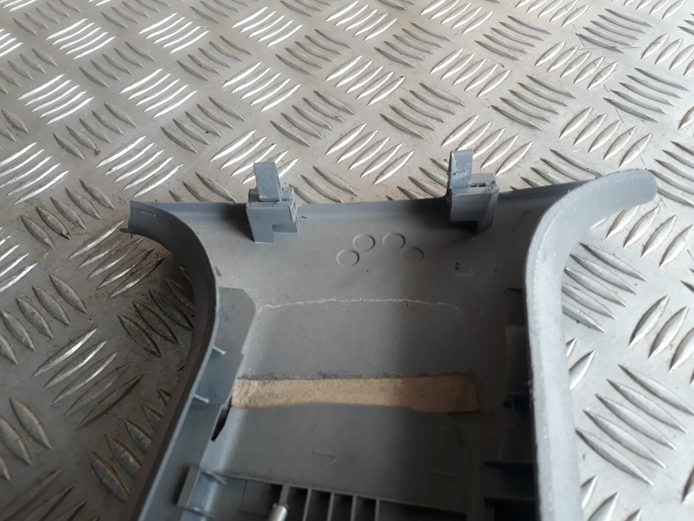 Vidējas salona statnes apdare priekš AUDI A4 2000 AVANT