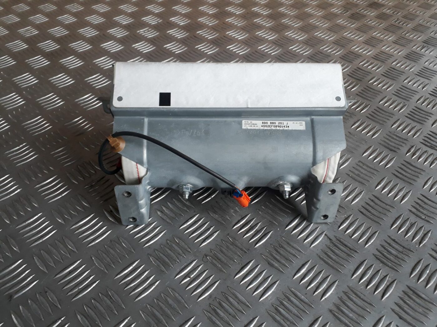 Mērinstrumentu paneļa drošības spilvens priekš AUDI A4 2000 AVANT 2 Mērinstrumentu paneļa drošības spilvens priekš AUDI A4 2000 AVANT