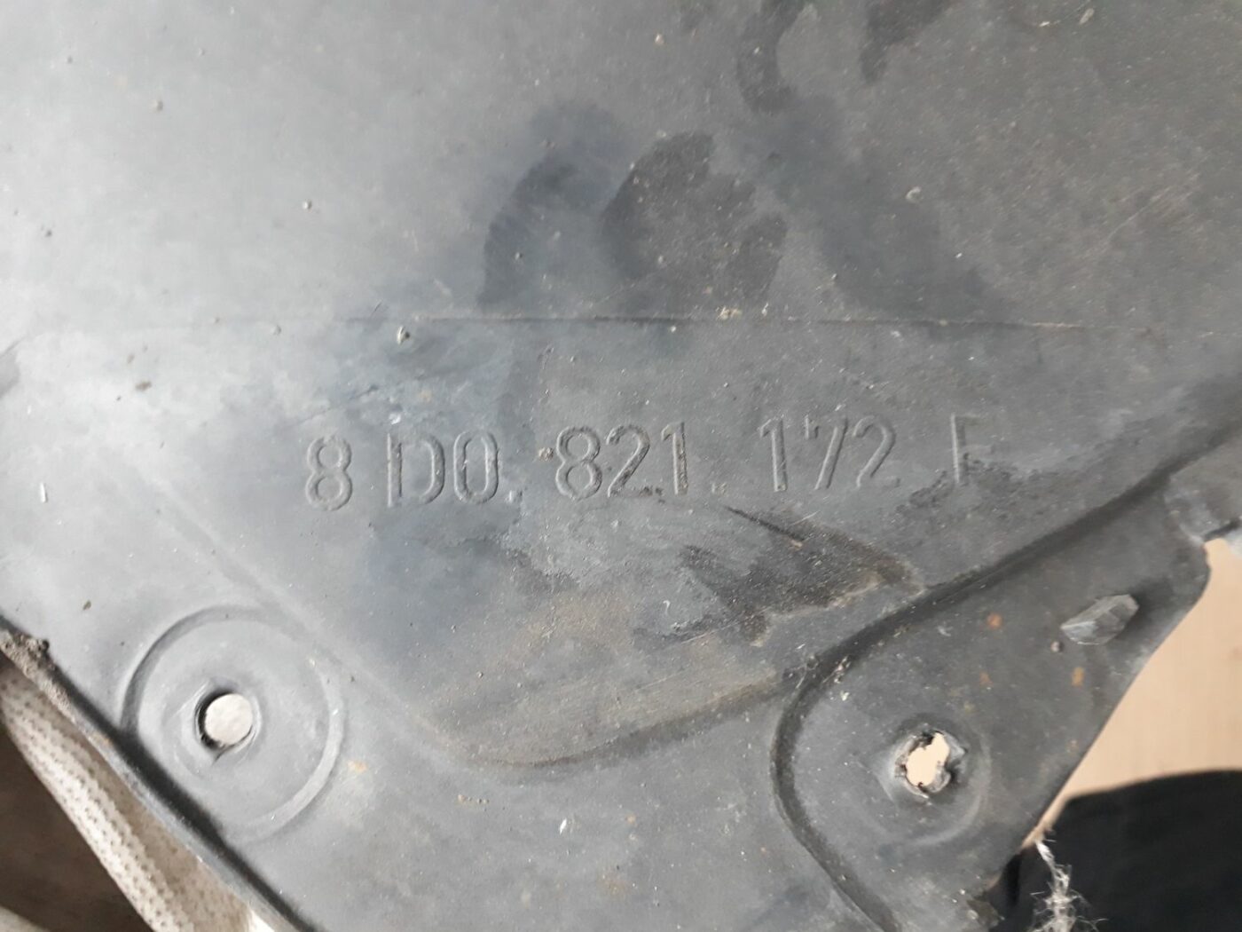 Priekšējais labais paspārns priekš AUDI A4 2000 AVANT 3 Priekšējais labais paspārns priekš AUDI A4 2000 AVANT