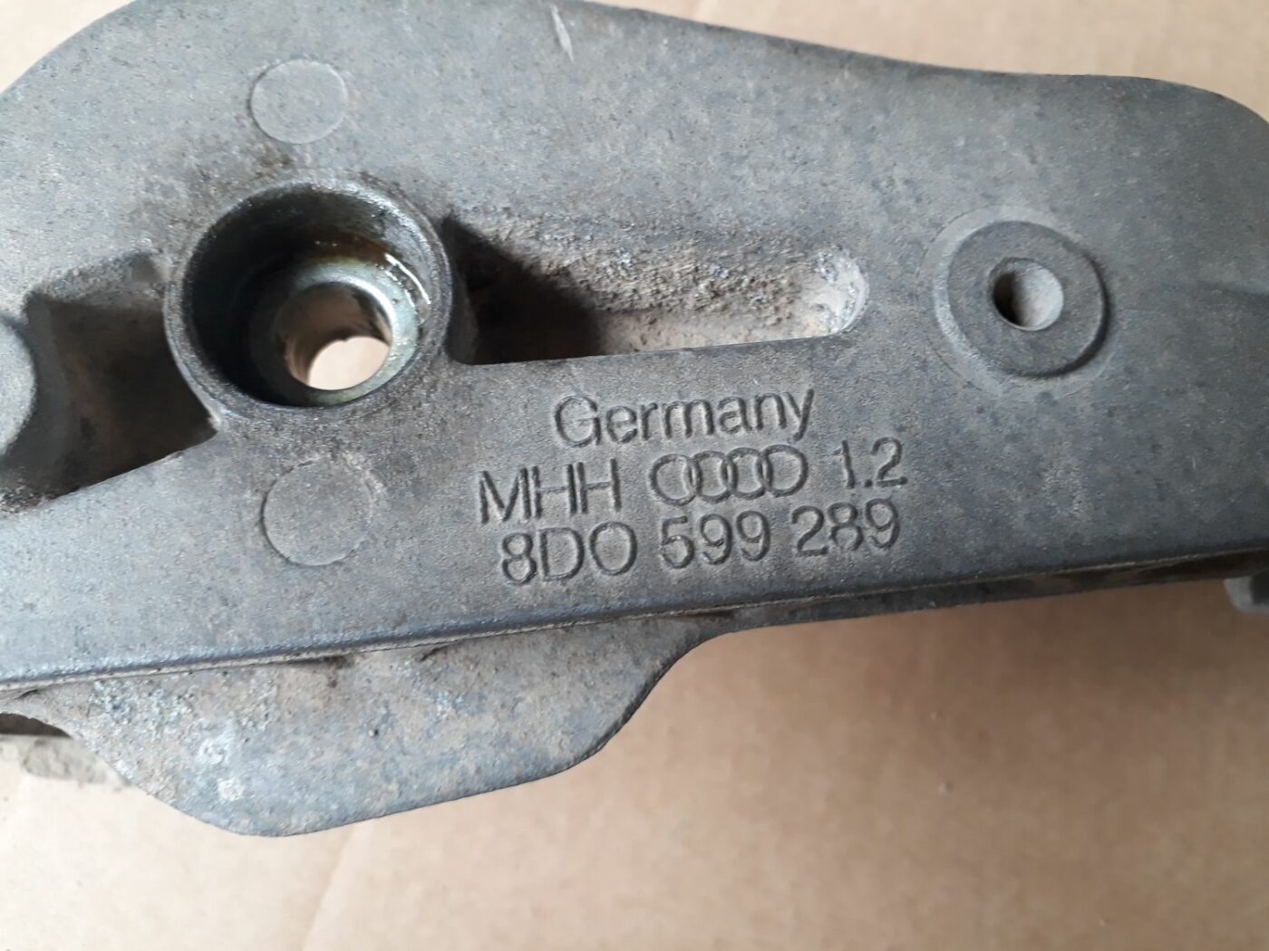 Aizmugurēja reduktora kronšteins priekš AUDI A4 2000 AVANT 3 Aizmugurēja reduktora kronšteins priekš AUDI A4 2000 AVANT