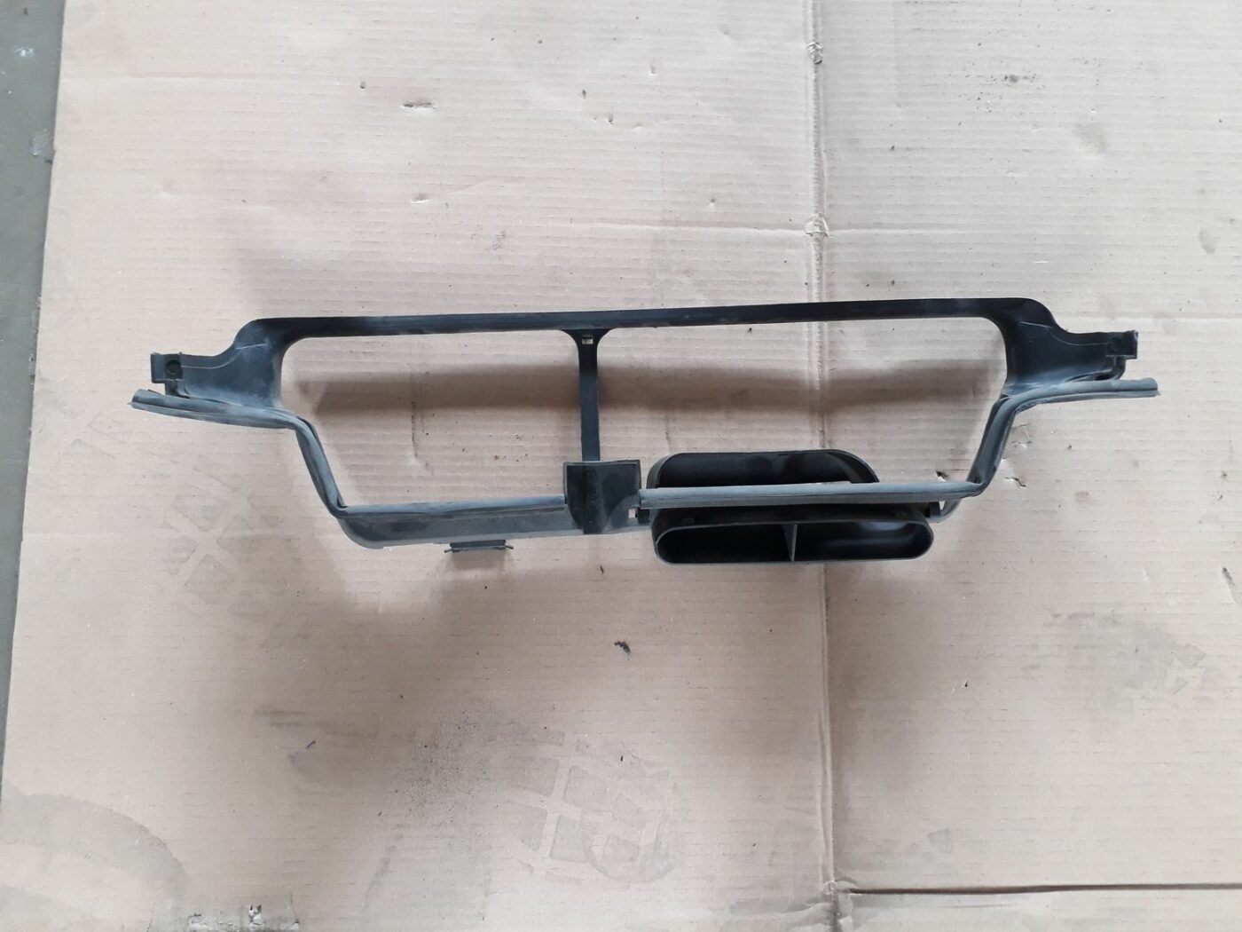 Ieplūdes gaisa deflektors/Difuzors priekš VOLVO S60 2007 1 Ieplūdes gaisa deflektors/Difuzors priekš VOLVO S60 2007