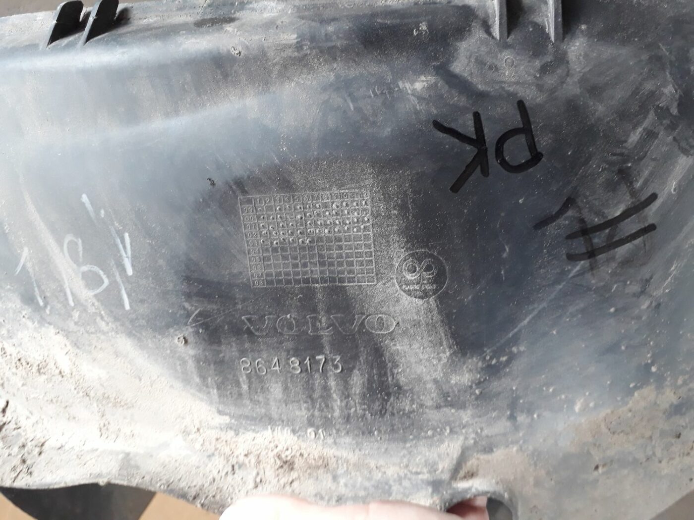 Priekšējais kreisais paspārns priekš VOLVO S60 2007