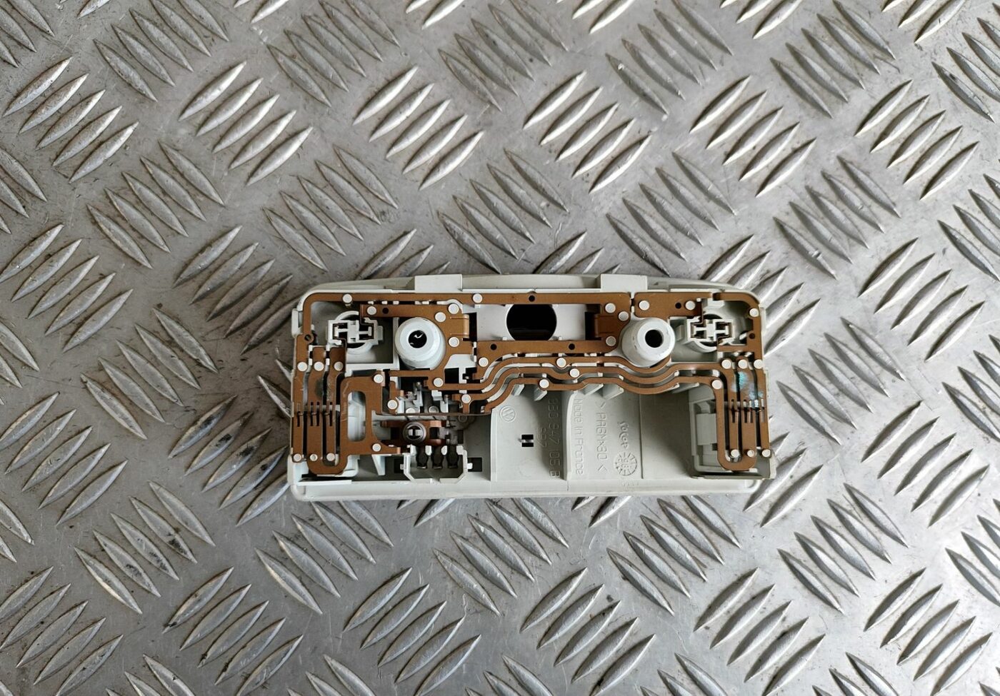 Priekšējo sēdvietu apgaismojums priekš VW GOLF IV 1999 4 Priekšējo sēdvietu apgaismojums priekš VW GOLF IV 1999