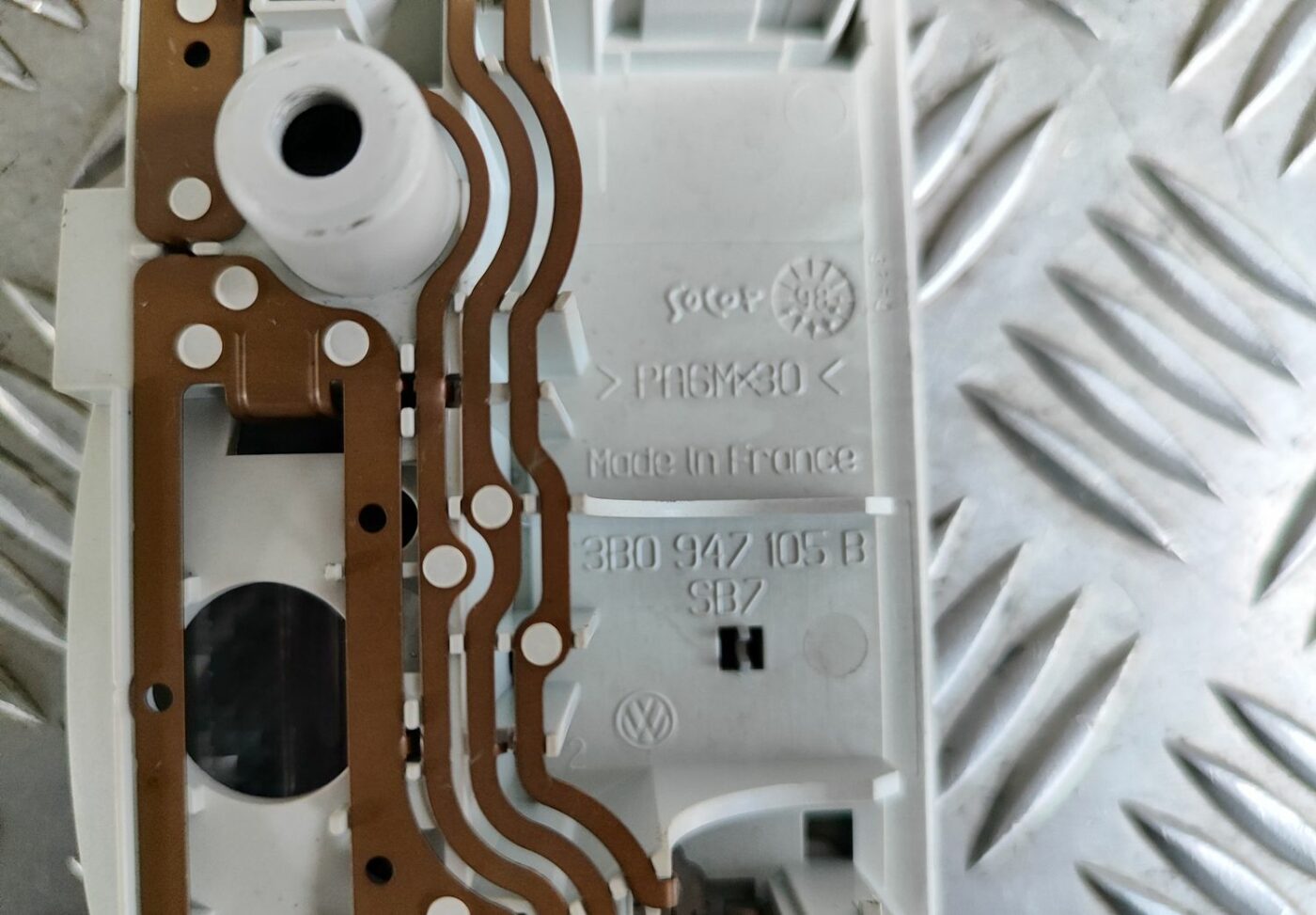 Priekšējo sēdvietu apgaismojums priekš VW GOLF IV 1999 3 Priekšējo sēdvietu apgaismojums priekš VW GOLF IV 1999