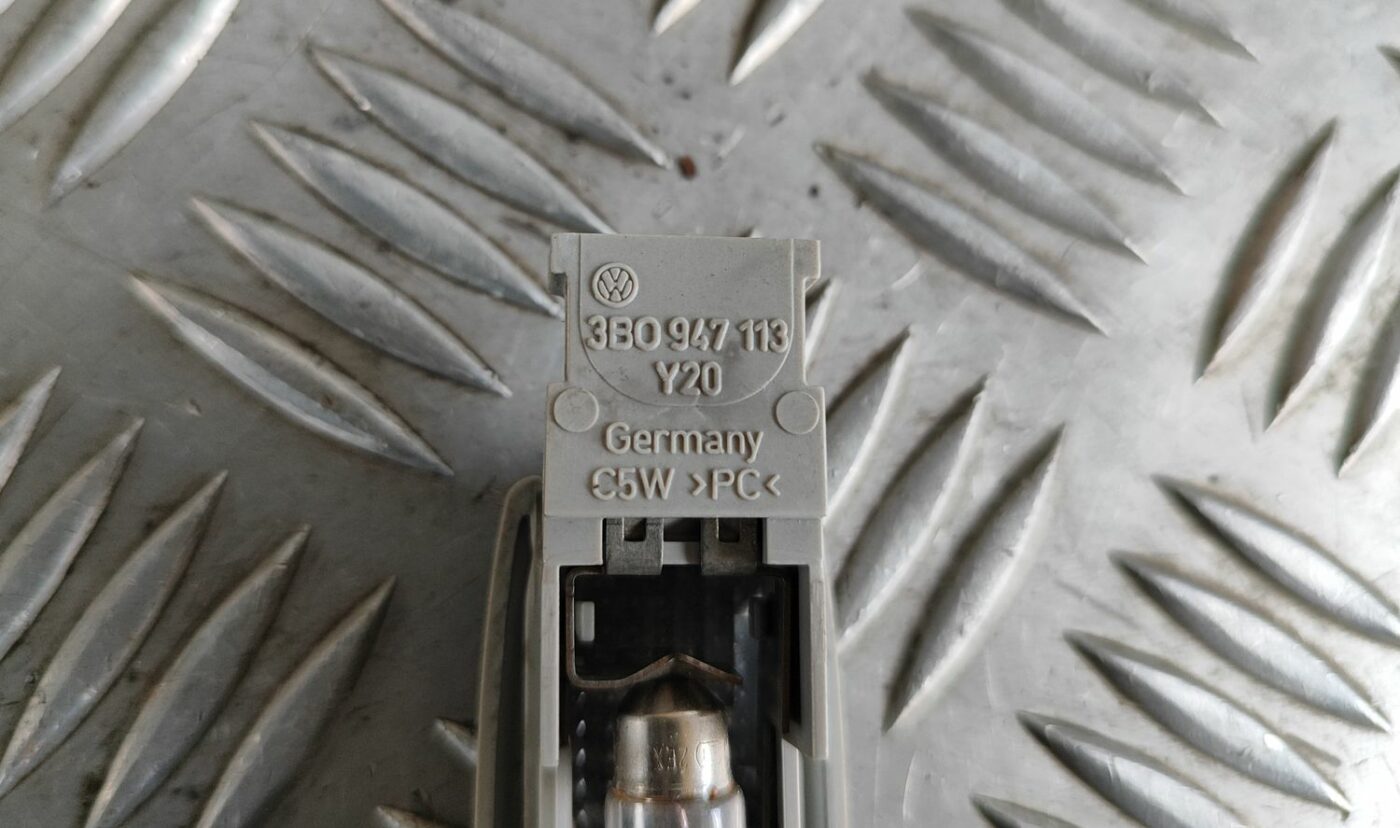 Saules aizsarga apgaismojums priekš VW GOLF IV 1999 3 Saules aizsarga apgaismojums priekš VW GOLF IV 1999